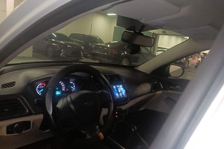 Used Ford Escort 2015 1.5L Manual Comfort Model Headliner