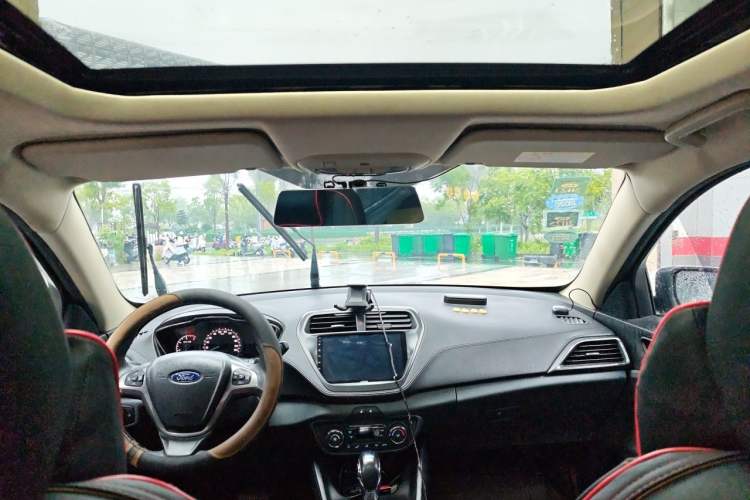 Used Ford Escort 2015 1.5L Automatic Fashion Model Headliner