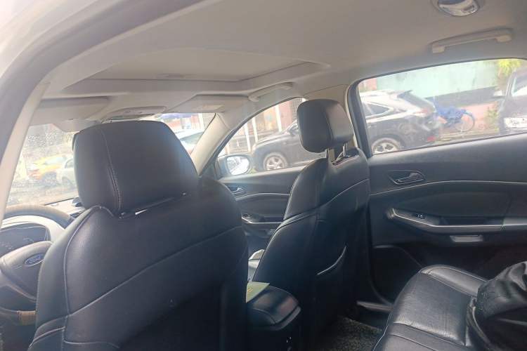 Used Ford Escort 2015 1.5L Manual Fashion Edition Headliner