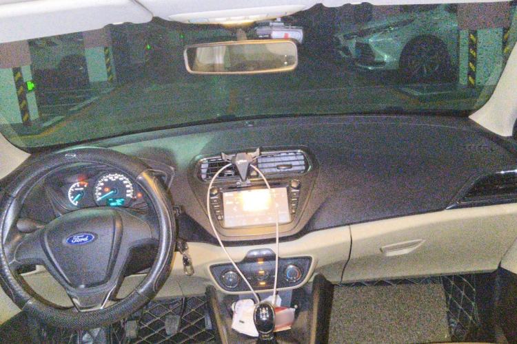 Used Ford Escort 2015 1.5L Manual Comfort Model Headliner