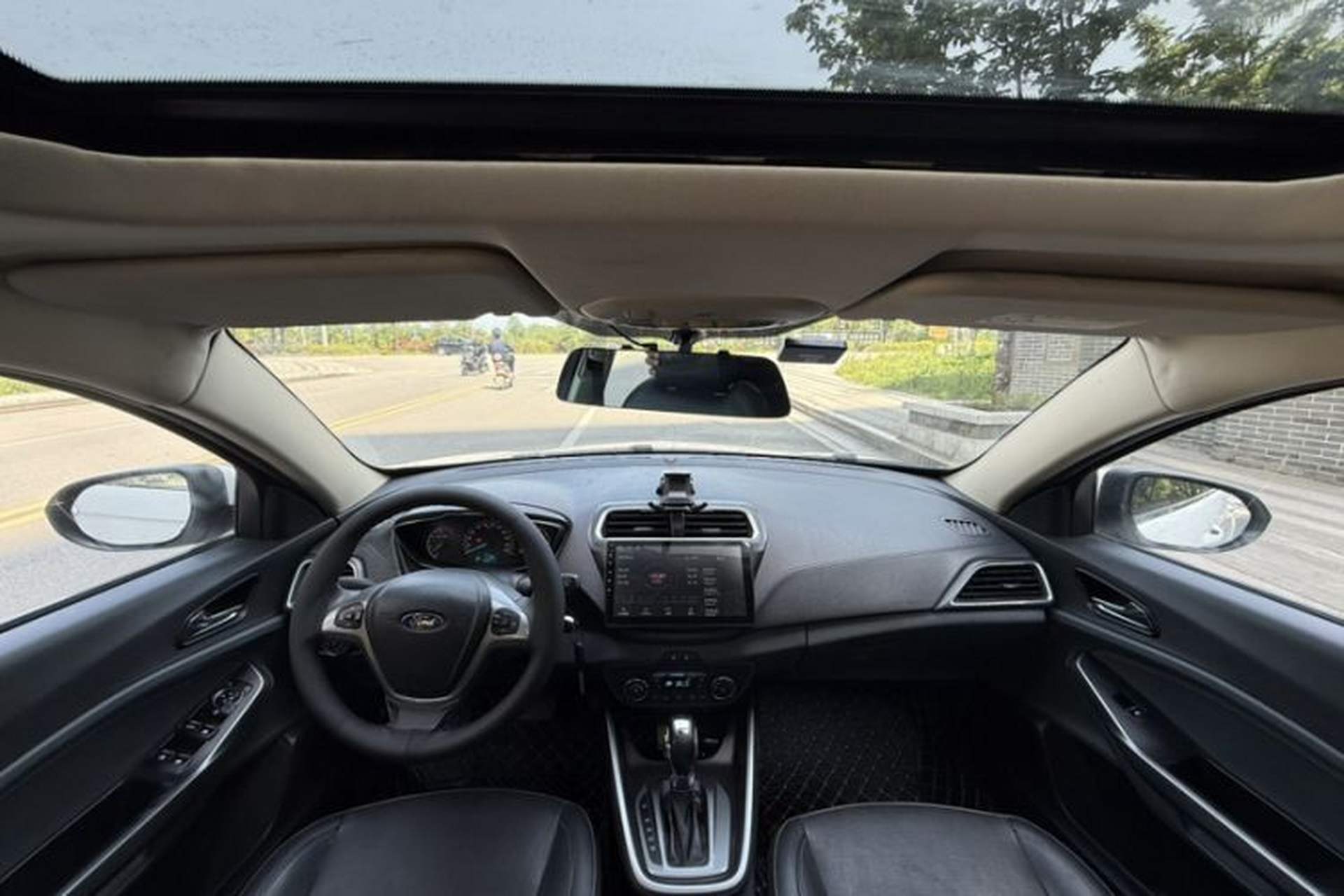 Used Ford Escort 2015 1.5L Automatic Fashion Model Interior 1