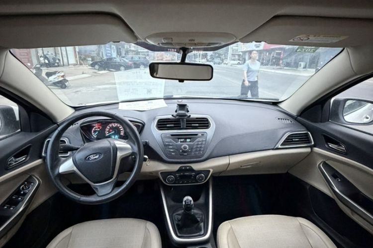 Used Ford Escort 2015 1.5L Manual Fashion Edition Interior 1