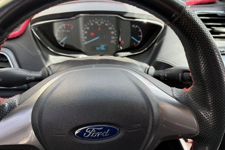 Used Ford Escort 2015 1.5L Manual Fashion Edition Interior 10