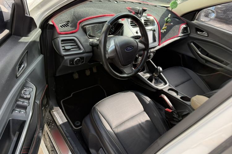 Used Ford Escort 2015 1.5L Manual Fashion Edition Interior 11