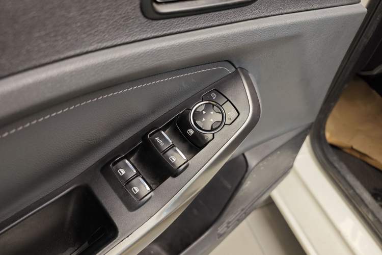 Used Ford Escort 2015 1.5L Automatic Fashion Model Interior 12