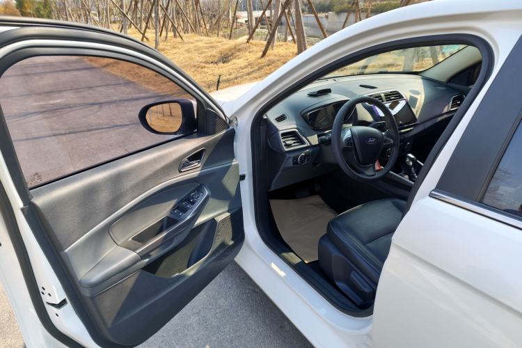 Used Ford Escort 2015 1.5L Automatic Fashion Model Interior 2