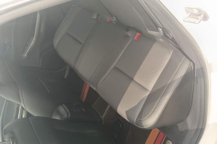 Used Ford Escort 2015 1.5L Automatic Fashion Model Interior 2
