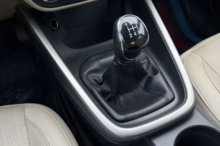 Used Ford Escort 2015 1.5L Manual Fashion Edition Interior 2