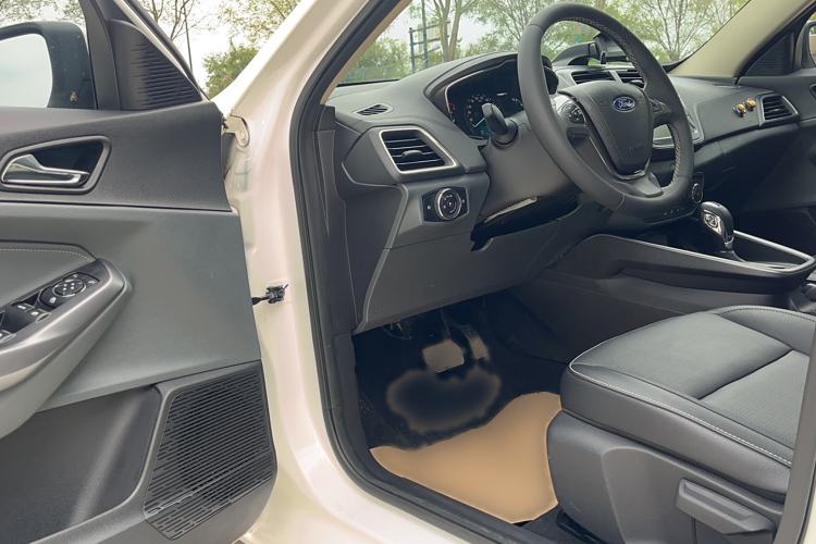 Used Ford Escort 2015 1.5L Automatic Fashion Model Interior 3