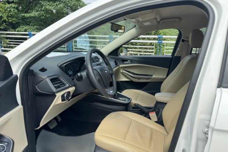 Used Ford Escort 2015 1.5L Automatic Comfort Edition Interior 4