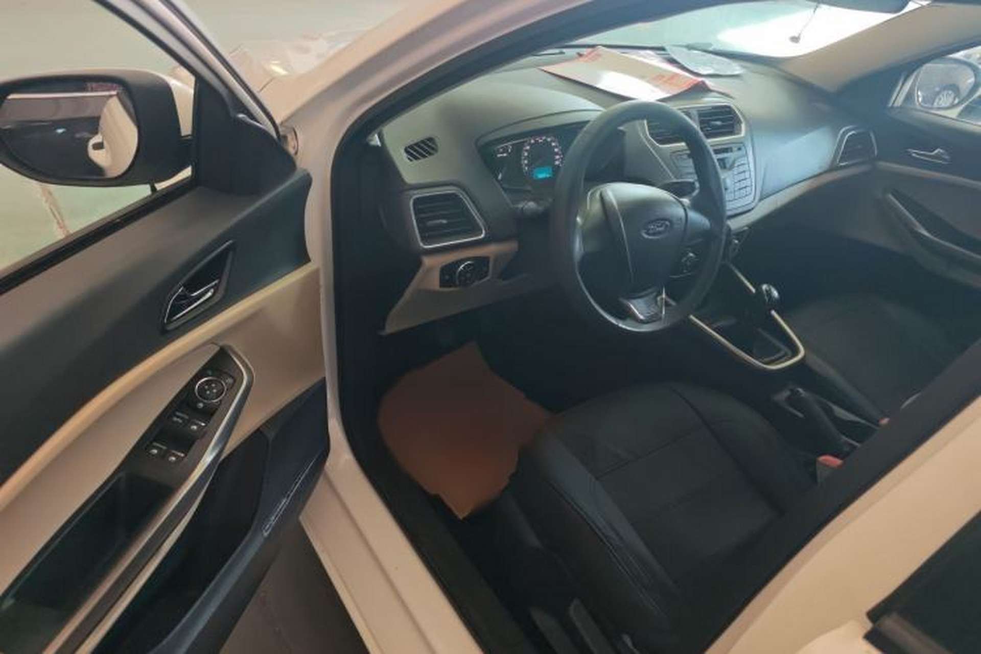 Used Ford Escort 2015 1.5L Manual Comfort Model Interior 4