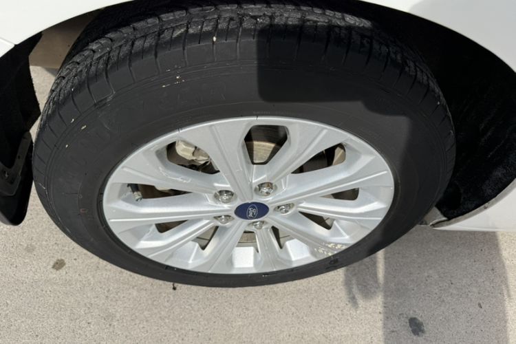 Used Ford Escort 2015 1.5L Manual Fashion Edition Interior 8