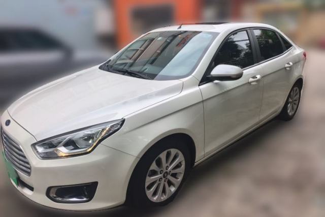 Ford Escort 2015 1.5L Automatic Fashion Model с пробегом