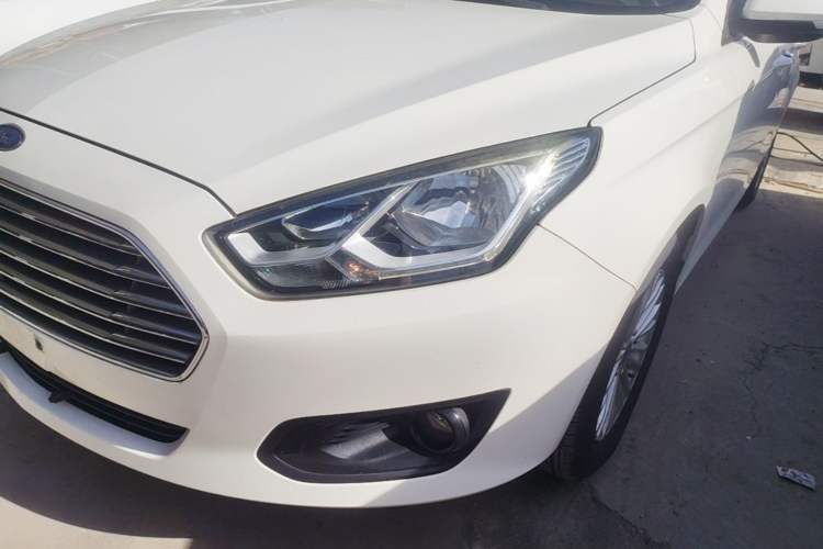 Used Ford Escort 2015 1.5L Automatic Comfort Edition Left Front Headlight