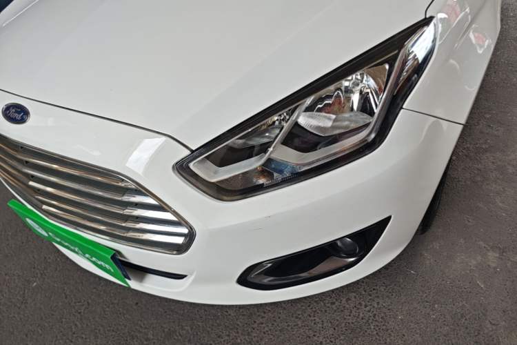 Used Ford Escort 2015 1.5L Manual Fashion Edition Left Front Headlight