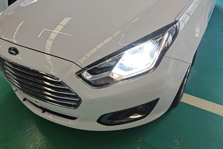 Used Ford Escort 2015 1.5L Automatic Fashion Model Left Front Headlight