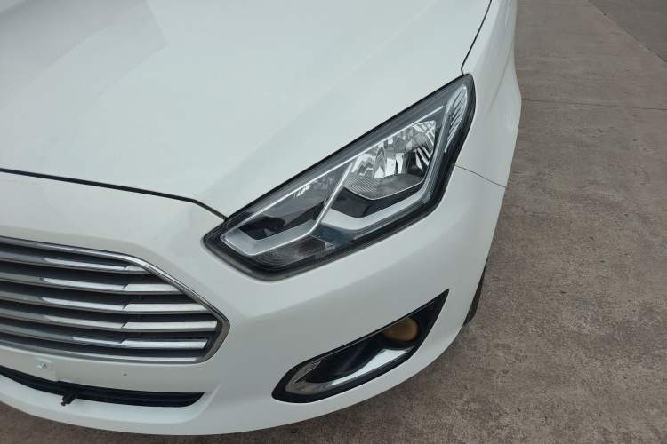 Used Ford Escort 2015 1.5L Automatic Fashion Model Left Front Headlight