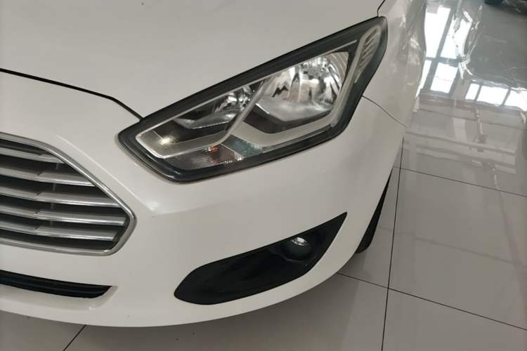 Used Ford Escort 2015 1.5L Automatic Comfort Edition Left Front Headlight