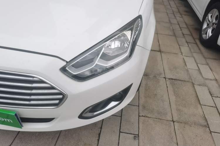 Used Ford Escort 2015 1.5L Automatic Fashion Model Left Front Headlight