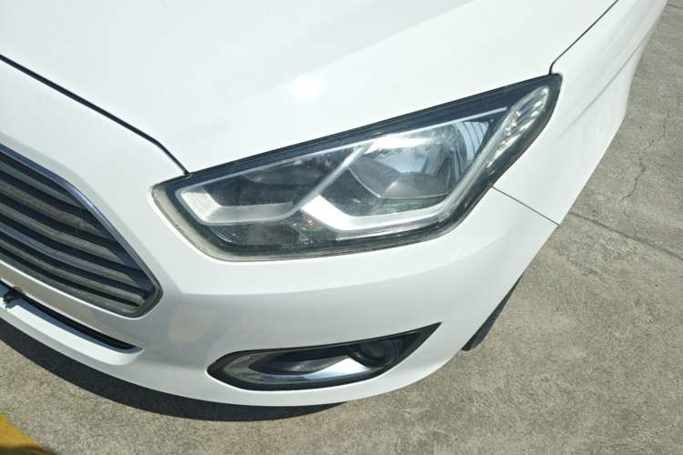 Used Ford Escort 2015 1.5L Automatic Fashion Model Left Front Headlight