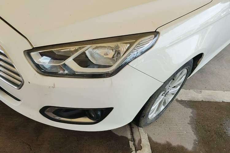 Used Ford Escort 2015 1.5L Automatic Fashion Model Left Front Headlight