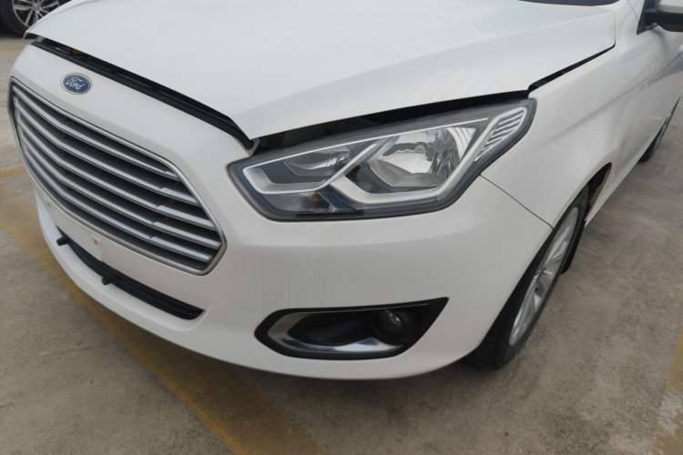 Used Ford Escort 2015 1.5L Automatic Fashion Model Left Front Headlight