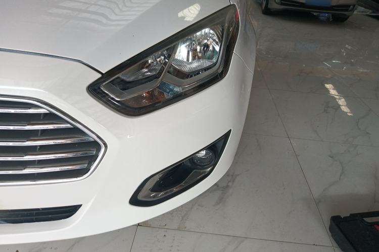 Used Ford Escort 2015 1.5L Automatic Fashion Model Left Front Headlight