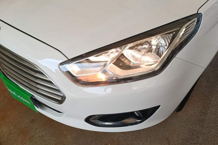 Used Ford Escort 2015 1.5L Automatic Fashion Model Left Front Headlight