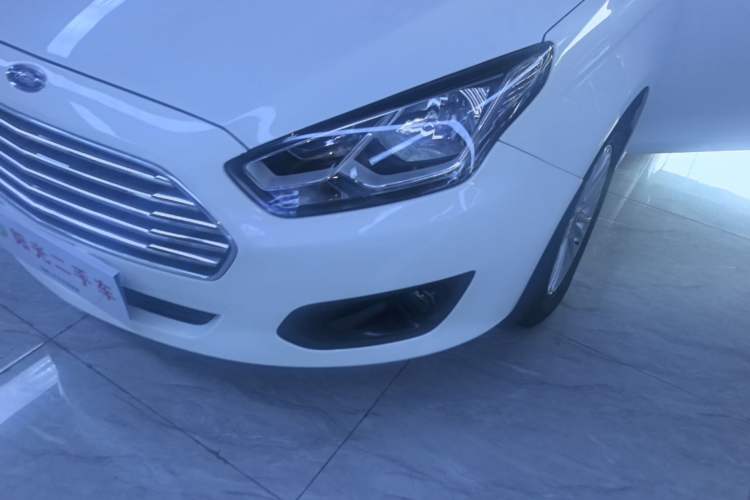 Used Ford Escort 2015 1.5L Automatic Comfort Edition Left Front Headlight