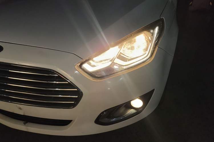 Used Ford Escort 2015 1.5L Manual Fashion Edition Left Front Headlight