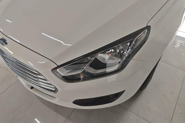 Used Ford Escort 2015 1.5L Manual Comfort Model Left Front Headlight