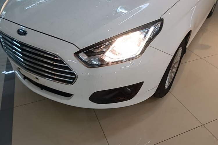 Used Ford Escort 2015 1.5L Automatic Comfort Edition Left Front Headlight