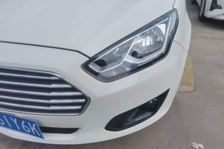 Used Ford Escort 2015 1.5L Automatic Fashion Model Left Front Headlight