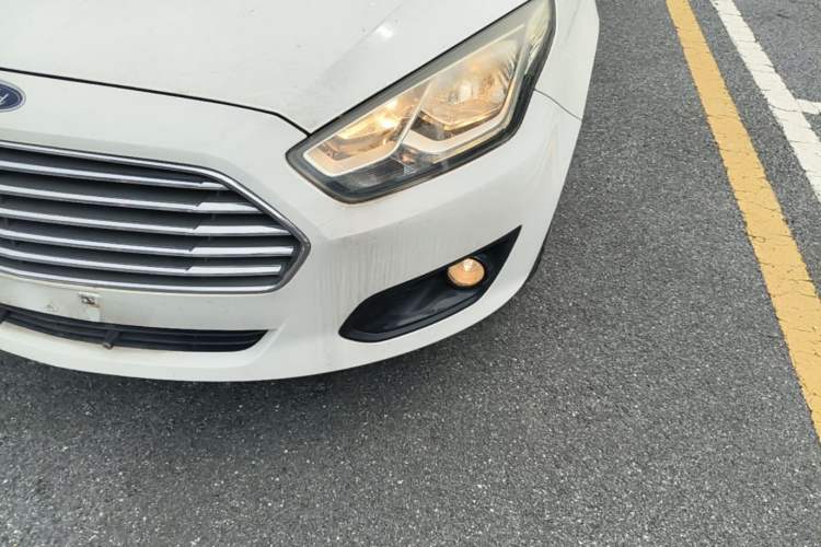 Used Ford Escort 2015 1.5L Manual Comfort Model Left Front Headlight