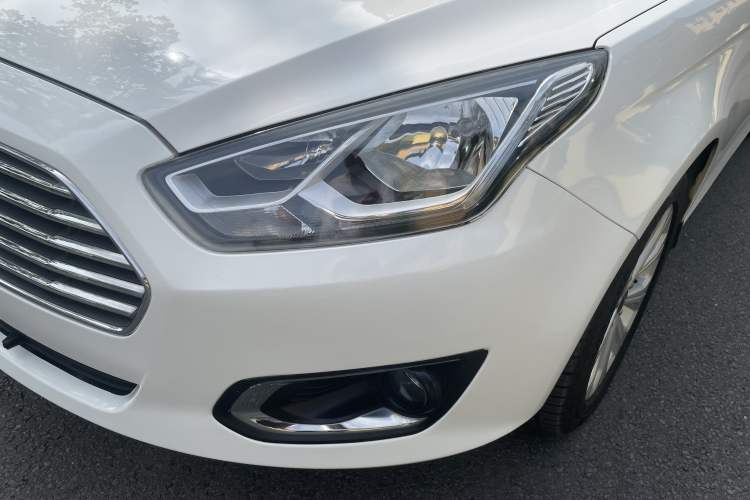 Used Ford Escort 2015 1.5L Automatic Fashion Model Left Front Headlight