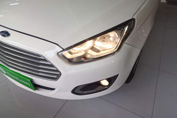 Used Ford Escort 2015 1.5L Automatic Fashion Model Left Front Headlight