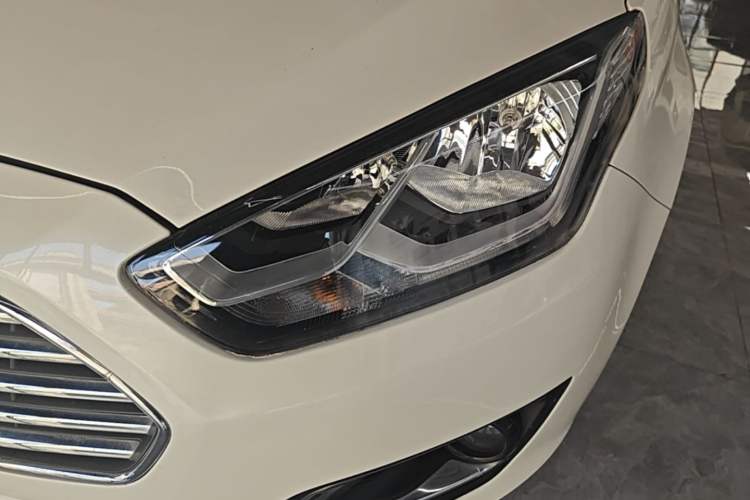Used Ford Escort 2015 1.5L Automatic Fashion Model Left Front Headlight