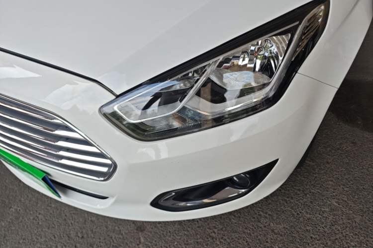Used Ford Escort 2015 1.5L Manual Fashion Edition Left Front Headlight