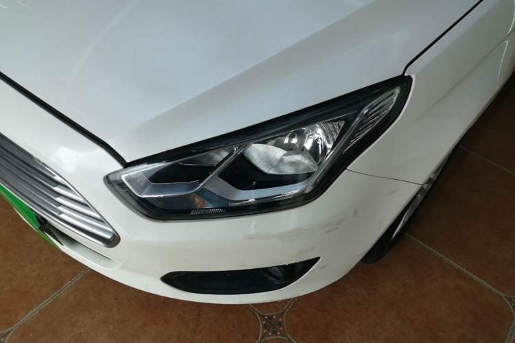 Used Ford Escort 2015 1.5L Automatic Comfort Edition Left Front Headlight
