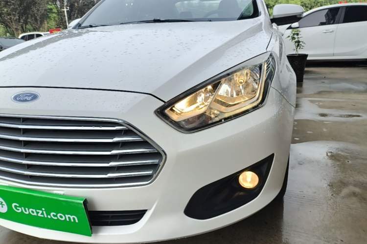 Used Ford Escort 2015 1.5L Automatic Comfort Edition Left Front Headlight