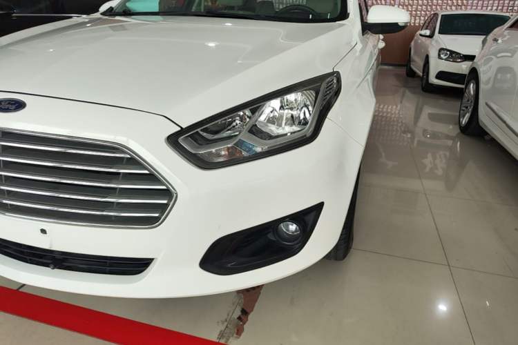Used Ford Escort 2015 1.5L Manual Comfort Model Left Front Headlight