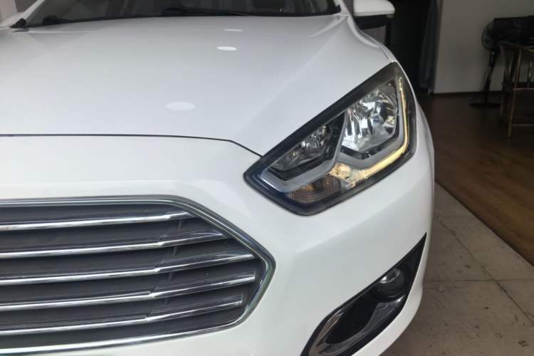 Used Ford Escort 2015 1.5L Automatic Fashion Model Left Front Headlight