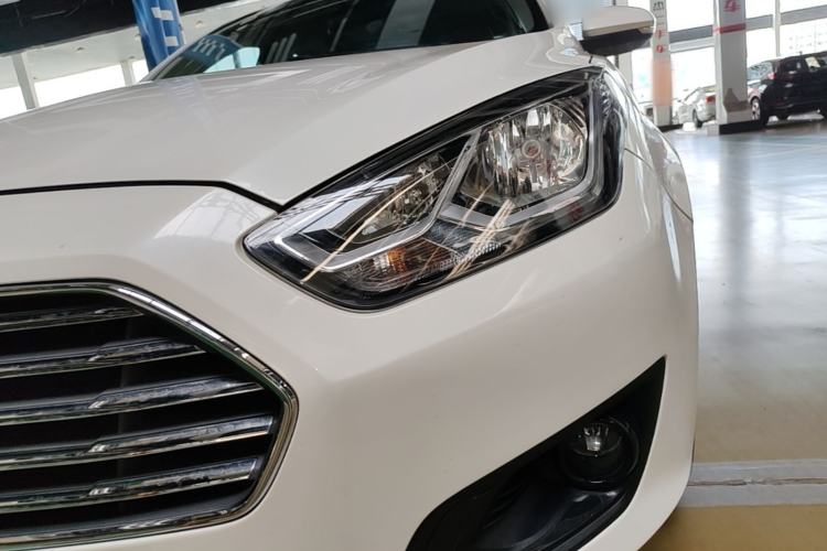Used Ford Escort 2015 1.5L Automatic Comfort Edition Left Front Headlight
