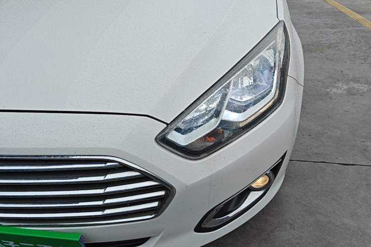 Used Ford Escort 2015 1.5L Automatic Comfort Edition Left Front Headlight