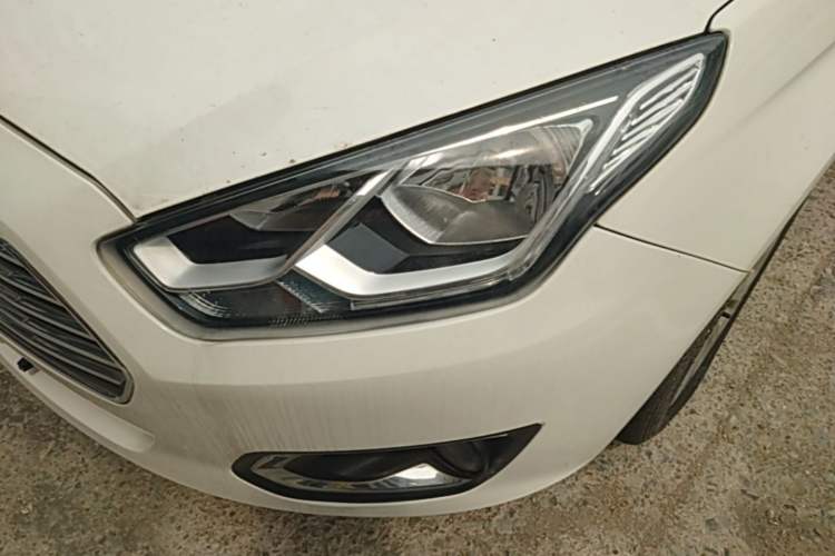 Used Ford Escort 2015 1.5L Automatic Fashion Model Left Front Headlight