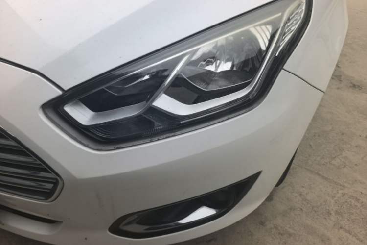 Used Ford Escort 2015 1.5L Automatic Fashion Model Left Front Headlight