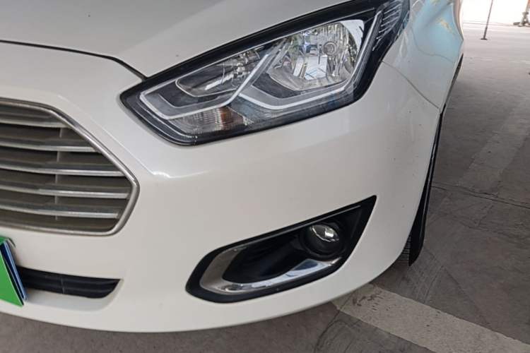 Used Ford Escort 2015 1.5L Manual Fashion Edition Left Front Headlight