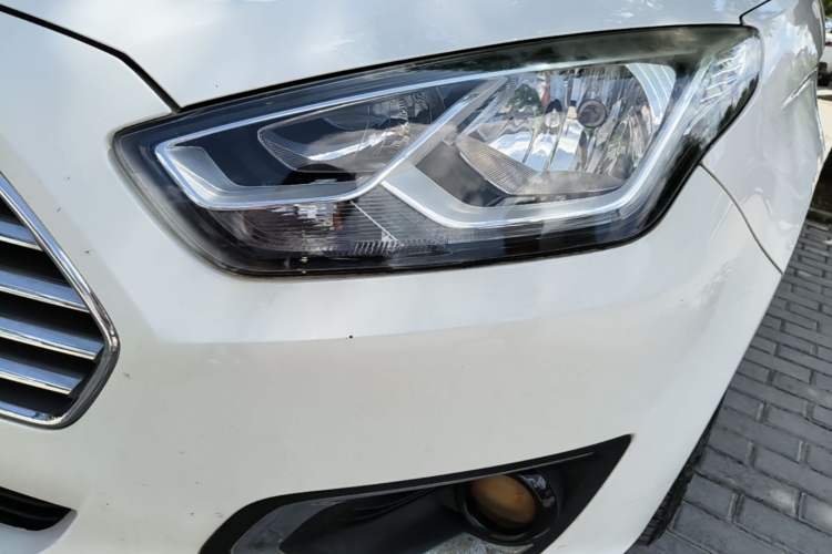 Used Ford Escort 2015 1.5L Manual Fashion Edition Left Front Headlight