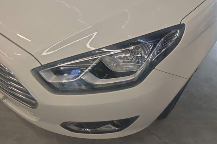 Used Ford Escort 2015 1.5L Automatic Fashion Model Left Front Headlight