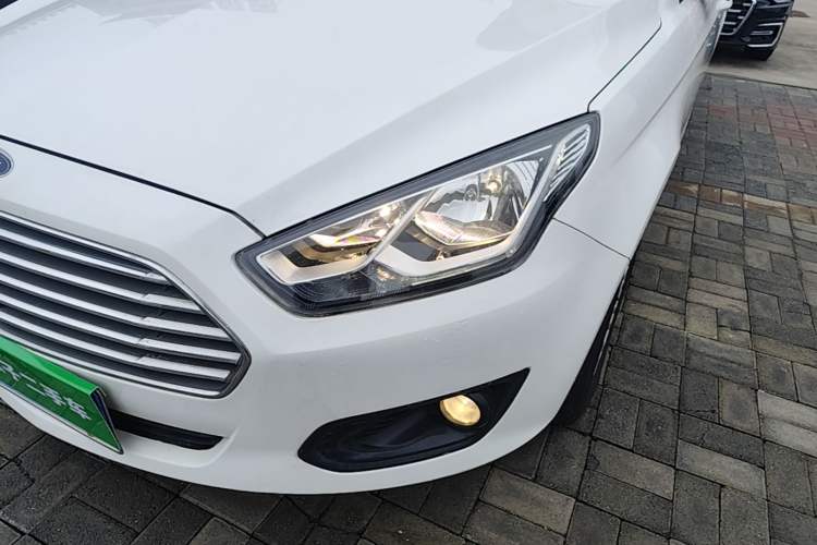 Used Ford Escort 2015 1.5L Automatic Comfort Edition Left Front Headlight